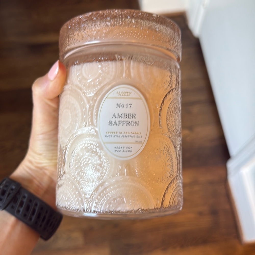 Viral Leoben Co No.17 "Amber Saffron" Candle NEW. Perfect gift